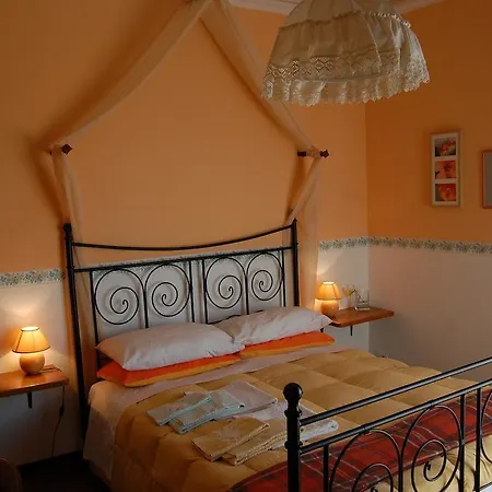 Casa A Bed & Breakfast 2*